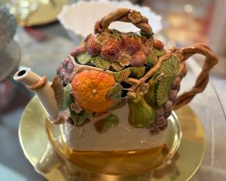 Tea pot