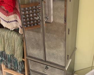 Mirrored jewelry box
