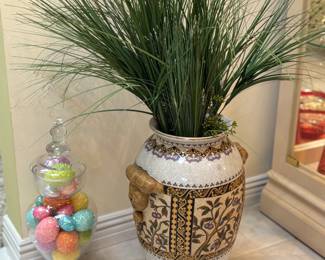Three hands Chinese ceramic floor vase