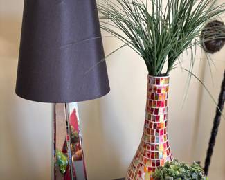 Mirrored lamp, vase