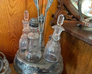 Condiment jars in caddy