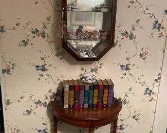 Mounted display case with mirror