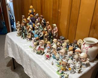 Figurines