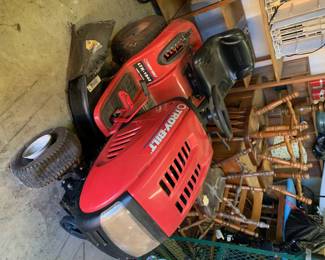 Troy-bilt riding lawnmower