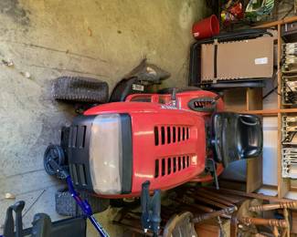 Troy-bilt riding lawnmower