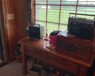 Radios, Sofa table