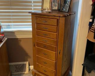Jewelry chest