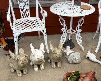 Flying Pig yard art