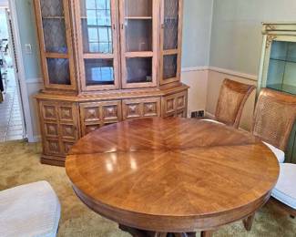Dining Room Table With 2 Leaves, 6 Chairs, And 2 Piece China Hutch