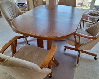 Kitchen Table And 4 Rolling Chairs With Armrests