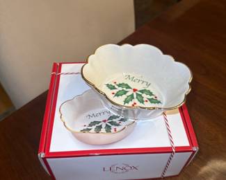 Lenox Holiday Oval Fluted Dish