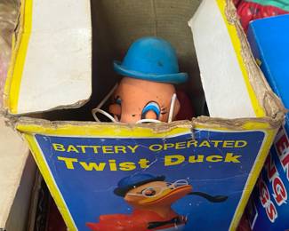 Battery Op Twist Duck