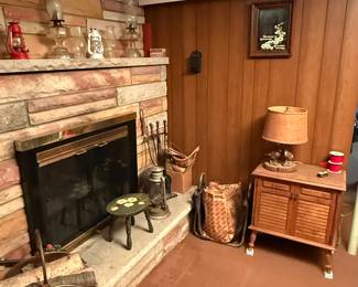 Great pictures from the day we got the keys! Lots of oil lamps of every shape and form, and that record cabinet in the lower right is filled with vintage albums! MORE ONTAHT LATER!