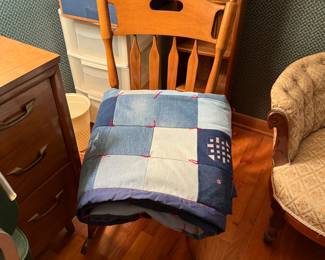 Great pictures from the day we got the keys! This is the second bedroom. To too is filled. Seems to be lots of sewing/knitting items. Two sewing machines etc…