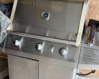 Great pictures from the day we got the keys! A beautiful BRINKMAN Gas Grill! It is clean as a whistle!