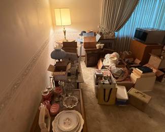 Great pictures from the day we got the keys! The living room was filled with boxes, totes and such that were just waiting to have their treasures unpacked!