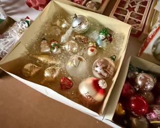 They are really nice ornaments here