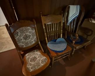 Here even more fantastic, wooden rocking chairs