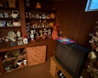 There’s a nice TV perfect for a video games