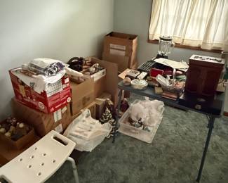 Great pictures from the day we got the keys! Here is teh third bedroom - This room will be staged with beautiful glassware once get into the boxes and totes! LOTS of FENTON!