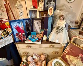 LADY DIANA VINTAGE DOLL WITH CLOTHING SETS.