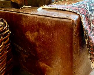 LEATHER TRAIN BOX.