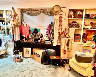 LARGE MASTER WITH TONS OF VINTAGE CLOTHING, MODERN CLOTHING, HANDBAGS, SHOES SIZE 7.5