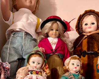 MADAME ALEXANDER SMALLER DOLLS.