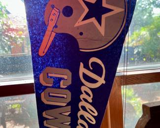 LOTS OF VINTAGE PENNANTS INCLUDING TCU, DALLAS COWBOYS.