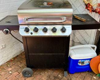 CHARBROIL GAS GRILL.