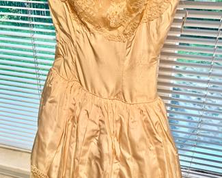 VINTAGE DRESS