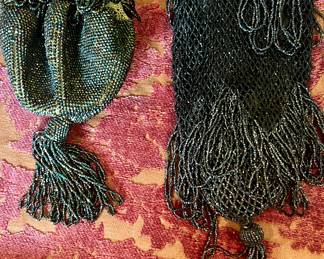 LOTS OF VINTAGE AND ANTIQUE BEADED AND MESH HANDBAGS.
