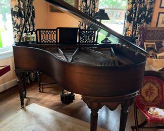LOVELY BABY GRAND PIANO PLAYED ON BY ONE OF THE WINNERS OF THE VAN CLIBURN COMPETITION.