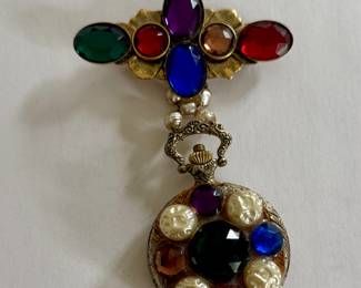 Vintage Gold Tone Dangling Locket Broach.