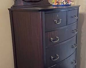 Antique chest of drawers with mirror.
