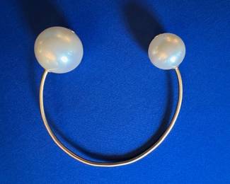 Chanel oversized faux pearl choker.