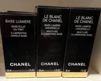 Chanel Base Lumiere makeup base (light tone)