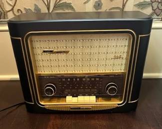 Replica of a Grundig Classic 960 radio.