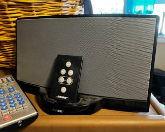 BOSE sound dock station