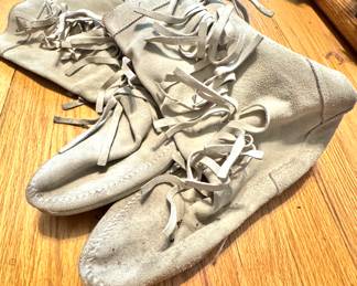 Minnetonka leather boots size 10