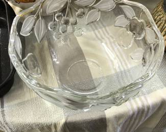 Glass bowl