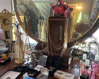 Pretty, pretty shiny jewelry!
