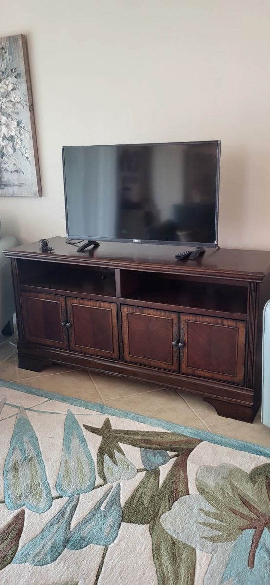 Entertainment stand