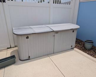 Deck box