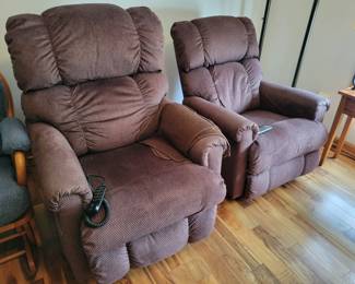 Two great lazyboy electric recliners. Both in great working condition!