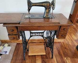 Singer Model 66 Sewing Machine Treatle.