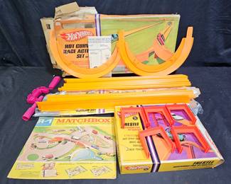 Vtg Hot Wheels Curved & Straight Track & Tressel