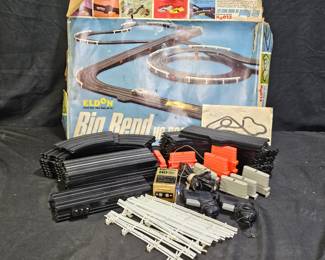 Vintage Eldon Big Bend HO Road Race Set