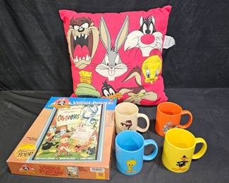 Looney Tunes! Red Pillow, Puzzle, & 4 Mugs