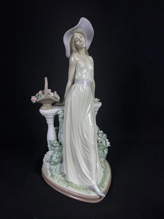 Lladro Porcelain Figurine 5378 Time For Reflection